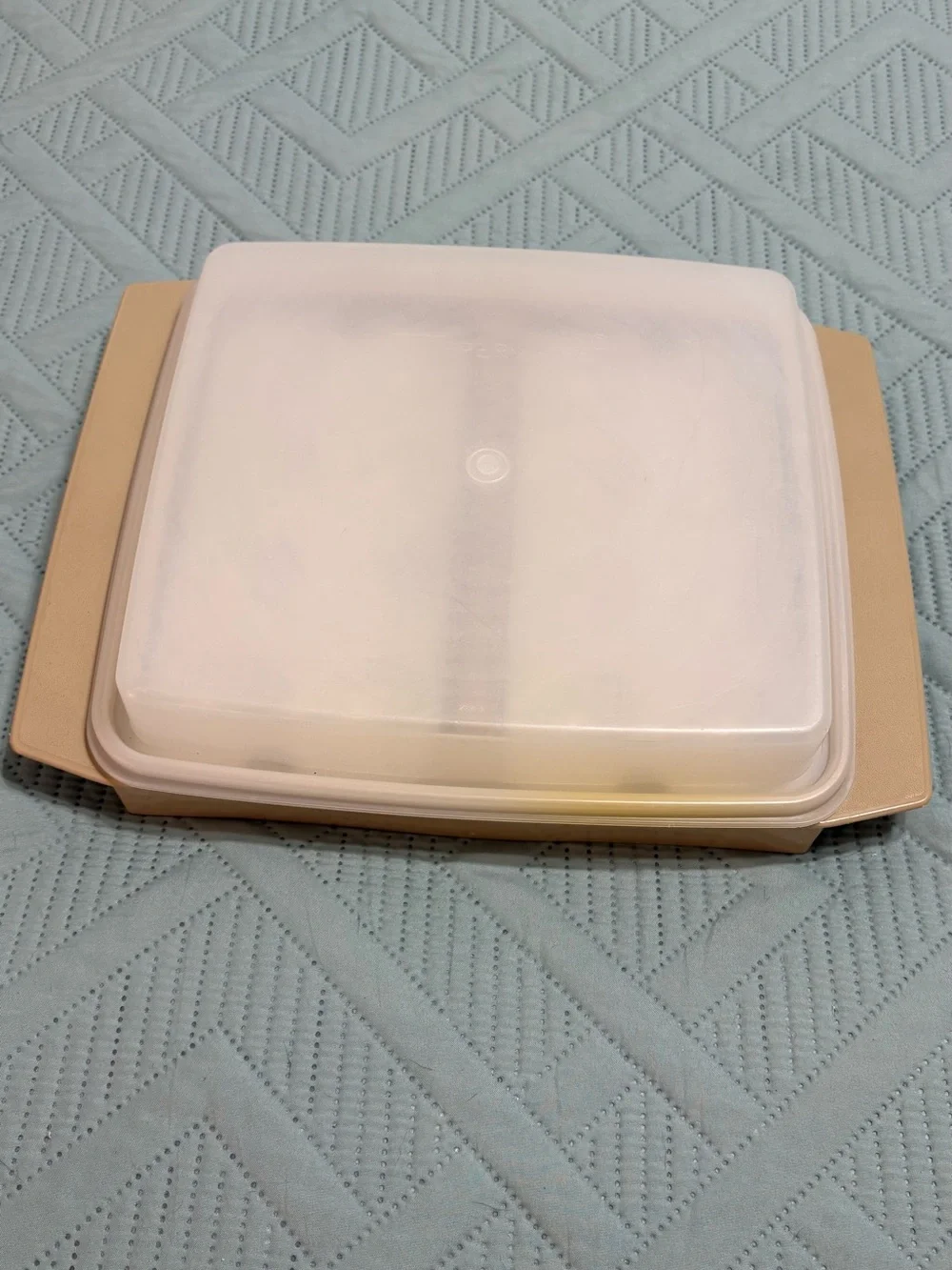 Vintage Tupperware Deviled Egg Keeper (Model 723-3) Almond/Tan 16 Egg Capacity